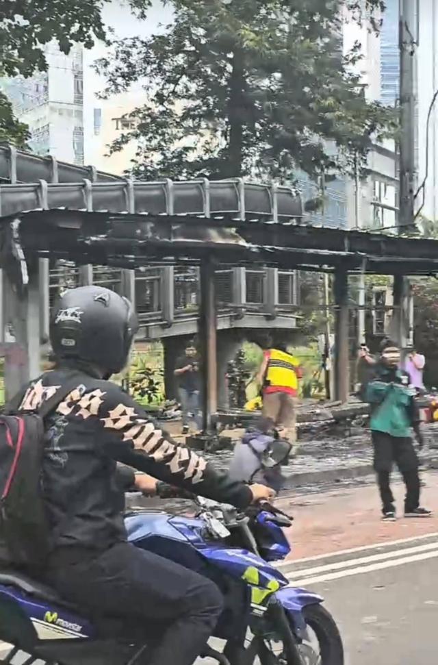 当地华人：多位政要住宅被洗劫不朽情缘网站印尼爆发大规模抗议(图4)