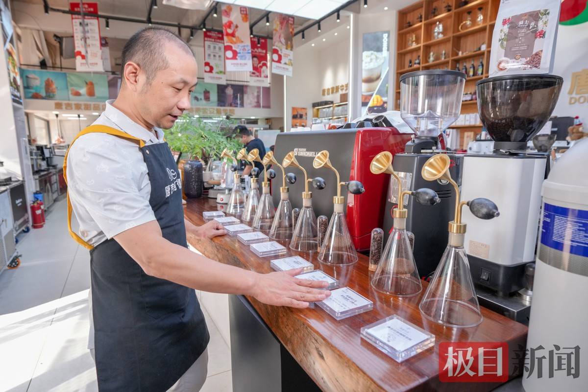 :从 40㎡小店到出口全球 以咖啡为媒扎根故土mg不朽情缘游戏试玩光耀黄陂㉚丨黄陂创客高峰(图5) :从 40㎡小店到出口全球 以咖啡为媒扎根故土mg不朽情缘游戏试玩光耀黄陂㉚丨黄陂创客高峰(图5)